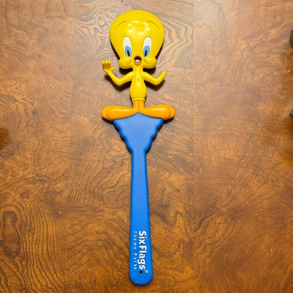 Vintage Tweety Bird Back Scratcher from Six Flags theme park